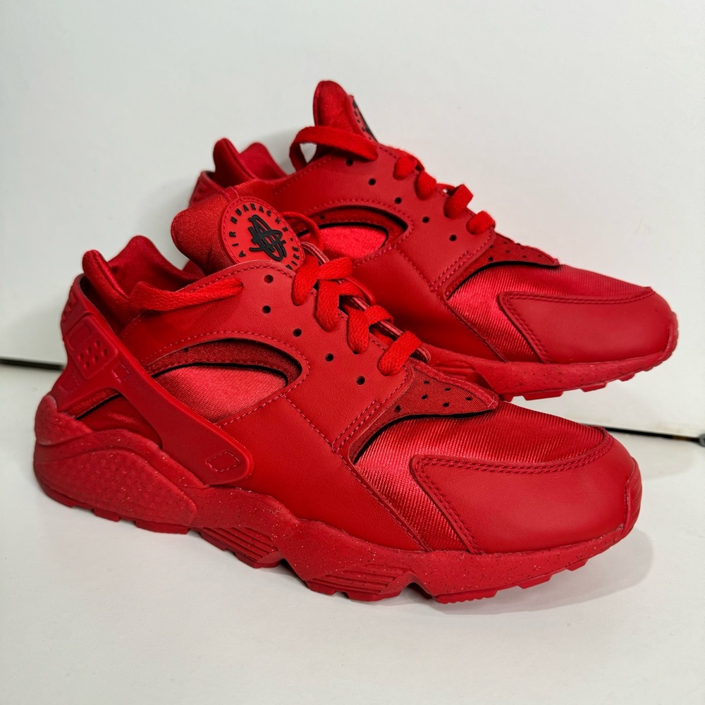 Women’s size 9.5 Nike Air Huarache Run triple red low top sneakers trainers wmns